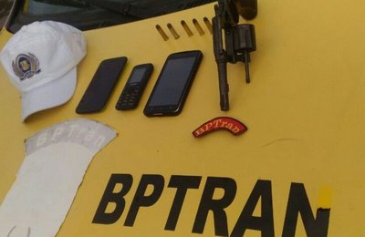 BPTran persegue e prende dupla com revólver, celulares e moto roubada