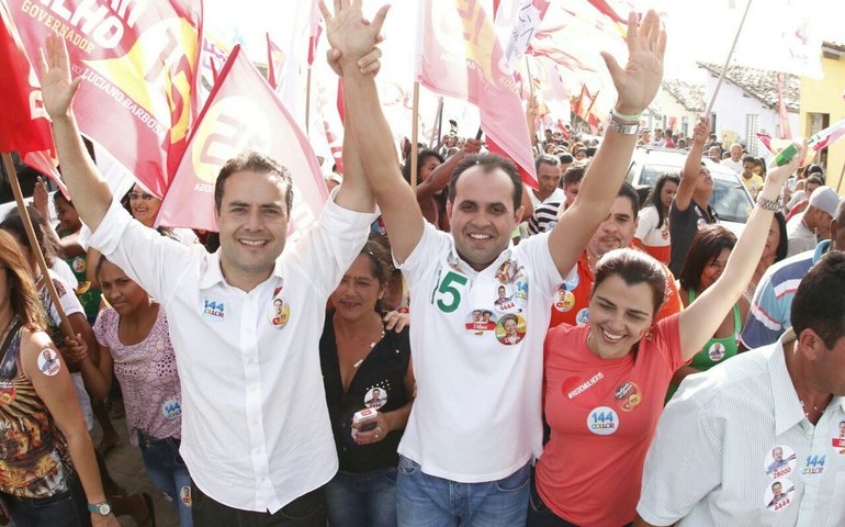 Eleições: Caravana de Renan Filho visita Alto Sertão