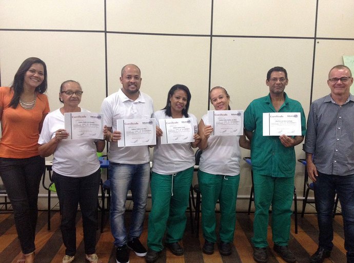 Capacitação: funcionários do Lar São Domingos recebem certificado