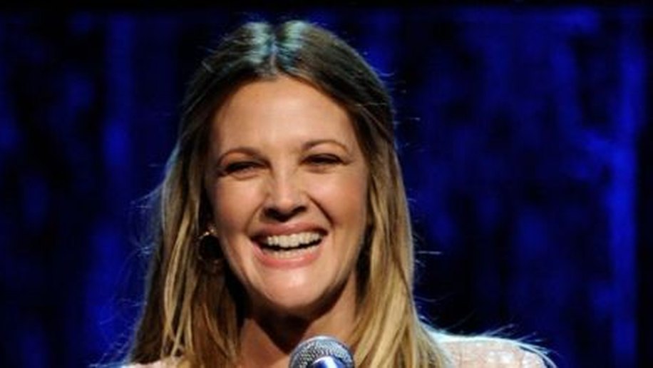 Drew Barrymore vai produzir filme adolescente
