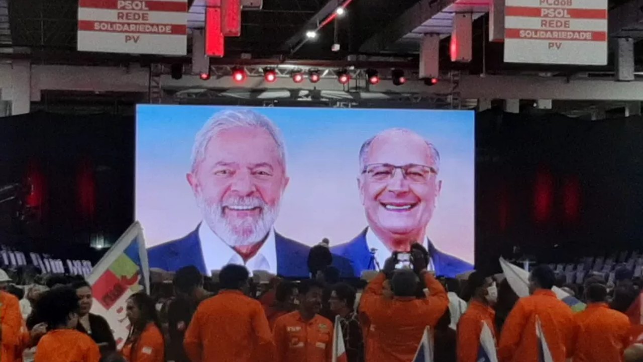 Lula: precisamos de livros em vez de armas
