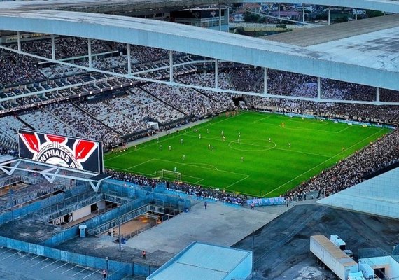 Corinthians negocia patrocínio master com marca que estampa camisa do Palmeiras