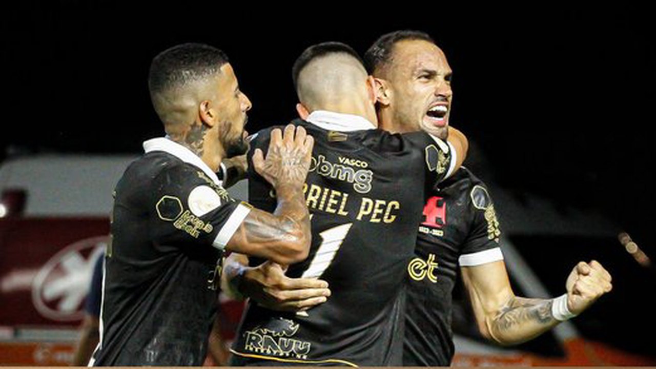 Vasco ganha do Red Bull Bragantino com gols de reservas e evita 5ª queda no Brasileirão