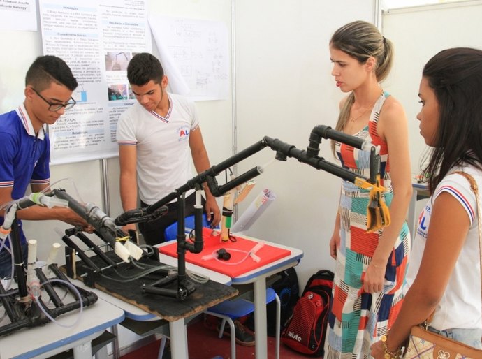 Feira de Ciências é destaque em 2º dia do Encontro Estudantil da rede pública