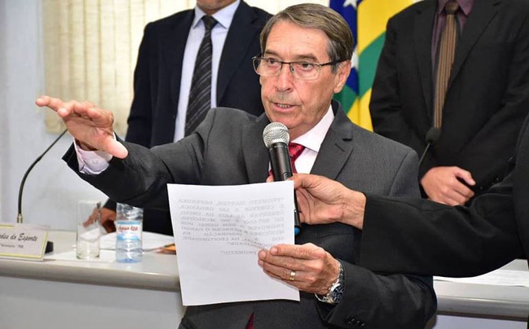 “É muito dinheiro público aqui estragando”, diz prefeito de Inhumas