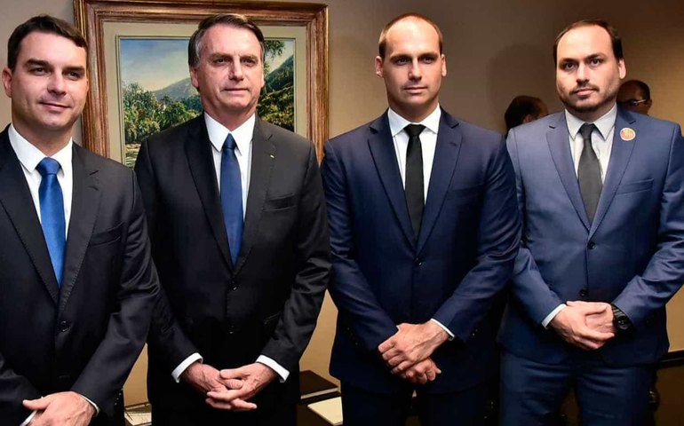 PGR arquiva notícia de fato contra família Bolsonaro por rede de perfis falsos