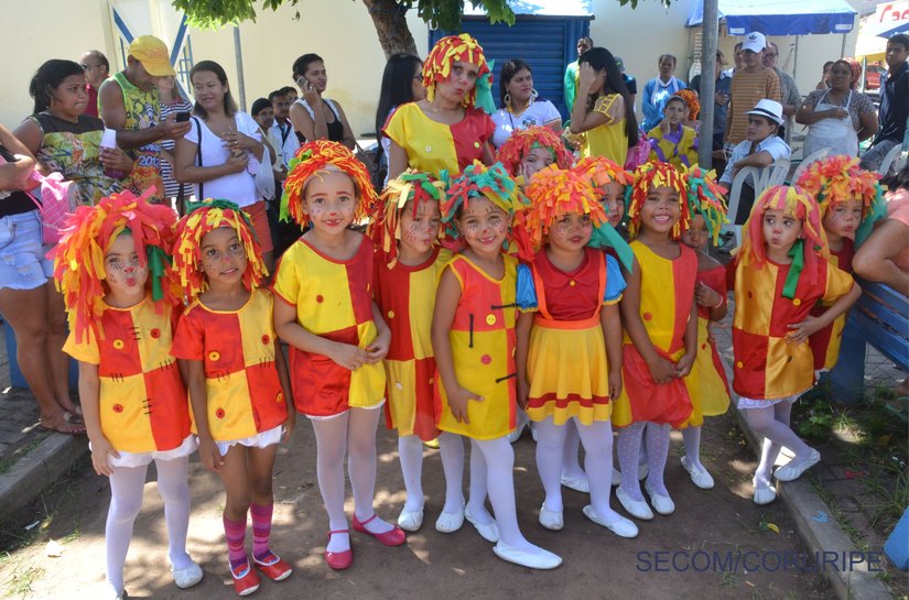 Dia Nacional do Livro Infantil é comemorado na Praça Central de Coruripe