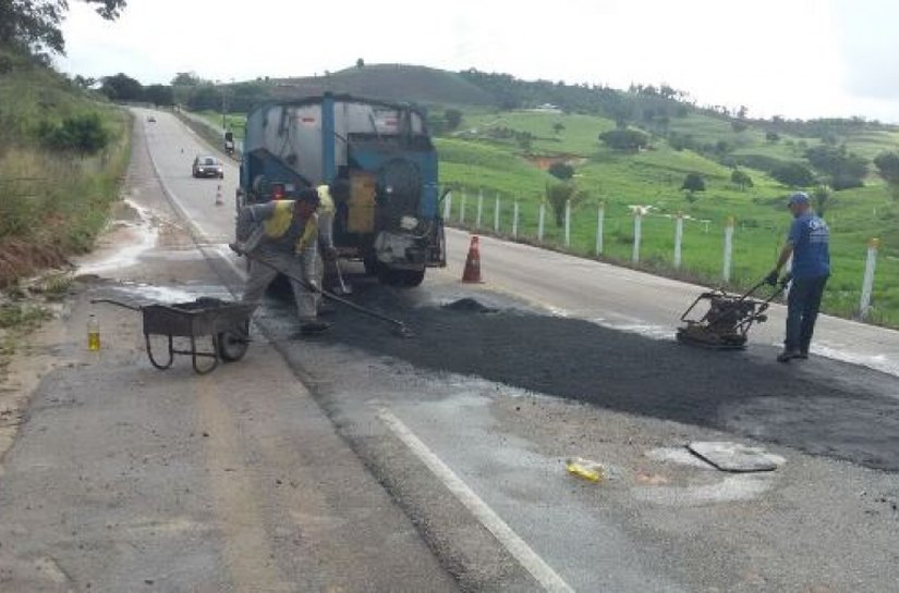 DER inicia operação tapa-buracos em rodovias da região Norte do Estado
