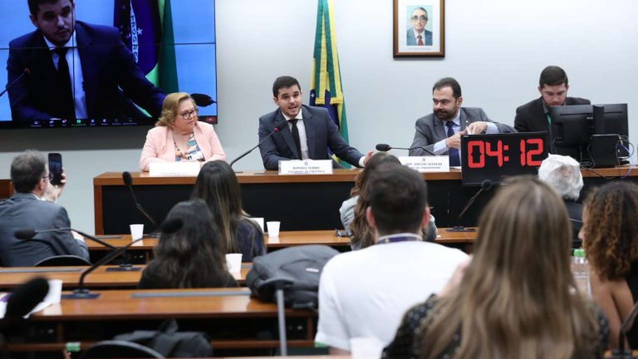 Especialistas em saúde criticam ampliação de EaD em cursos da área