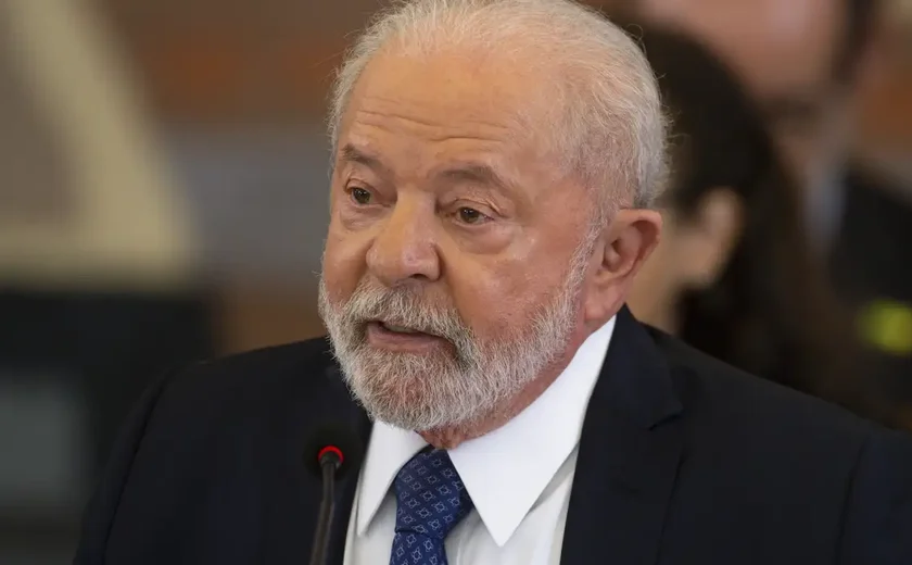 Lula diz a Fernanda Torres que quer transformar 2025 em um ano de 'defesa da democracia'