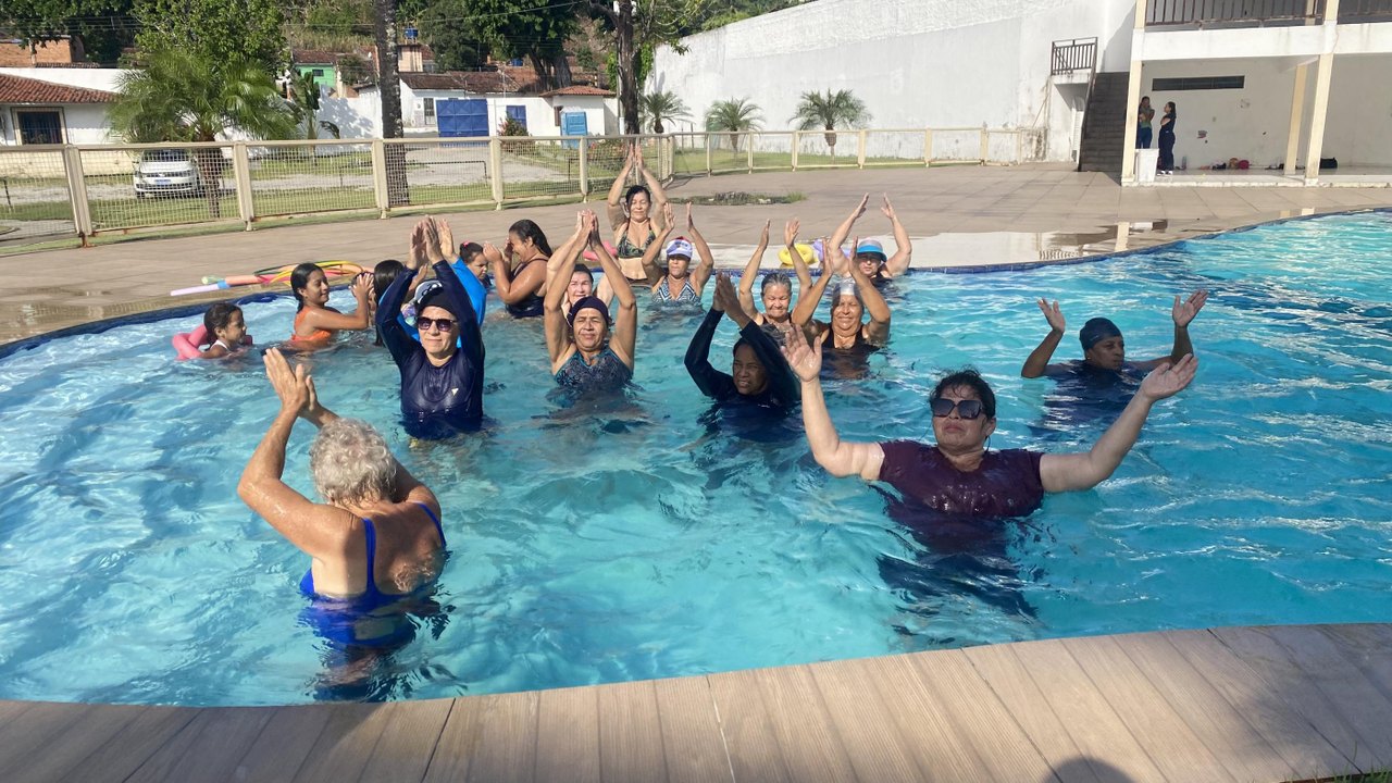 Posto de Atendimento Médico dos Flexais oferece aulas de hidroginástica para moradores