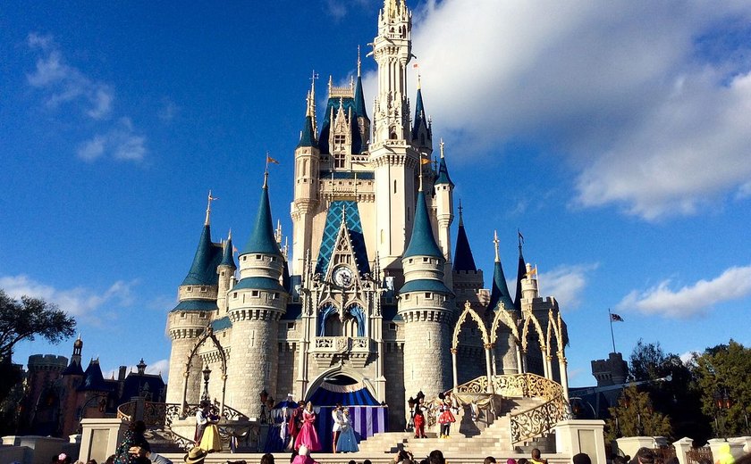 Disney contrata brasileiros para responder dúvidas de visitantes