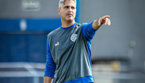 Confiança comunica desligamento do técnico Rodrigo Santana