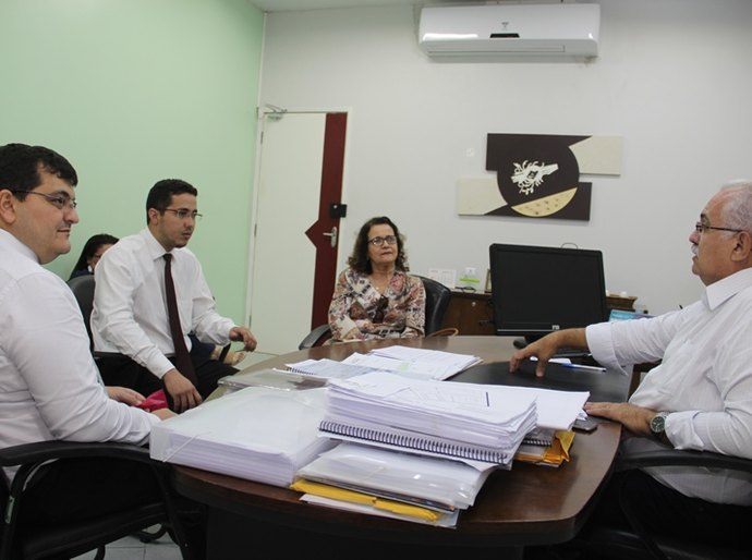 Prefeito Rogério Teófilo recebe equipe da rede CNEC em Arapiraca