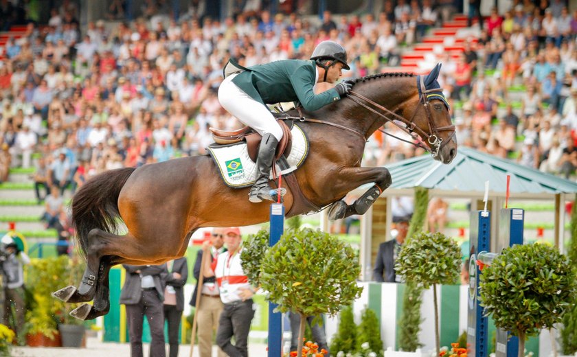 Brasil inicia disputa da prova de saltos no hipismo com recordista Rodrigo Pessoa