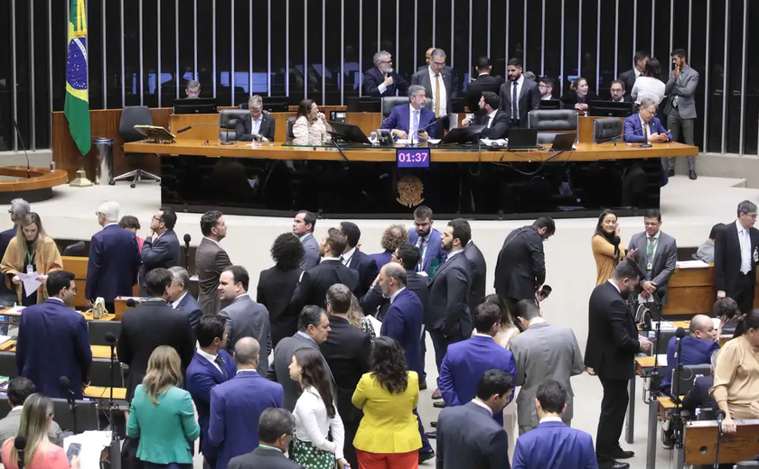 Câmara dos Deputados aprova PEC do corte de gastos em primeiro turno com 354 votos a favor