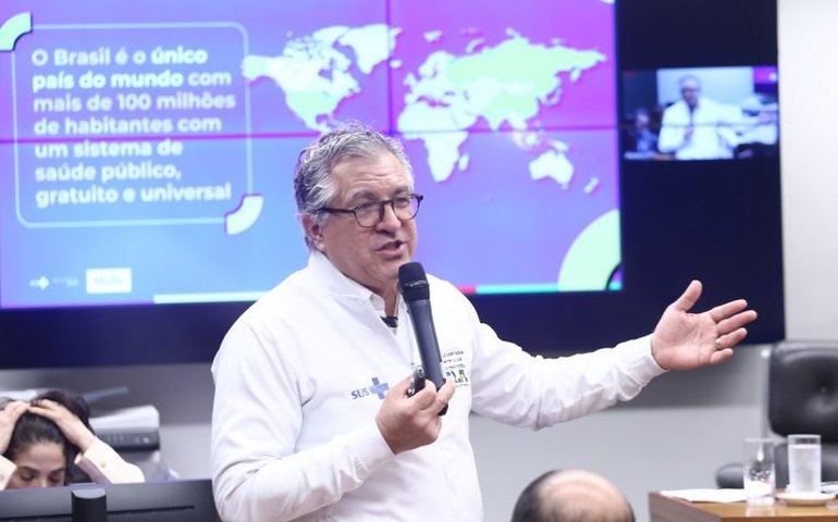 Implante contraceptivo será ofertado no SUS ainda neste ano, diz ministro