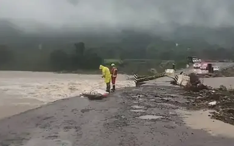 'Pior momento desde 1984', diz prefeito de cidade gaúcha sobre chuvas