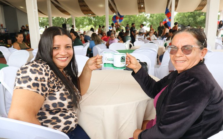 Café com Cooperativismo movimenta manhã de sábado na Expo Bacia Leiteira 2025