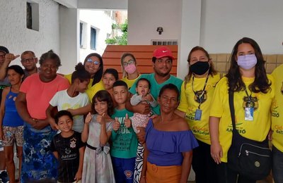 SMTT oferece café da manhã para famílias que estão em abrigo provisório da Prefeitura