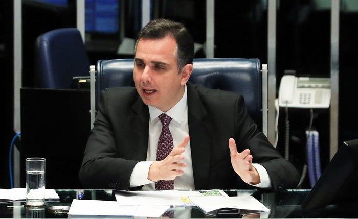Após impasse, decisão foi tomada pelo presidente do Senado