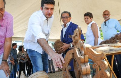 Meio século de artesanato: conheça a história do seu Pedrocas