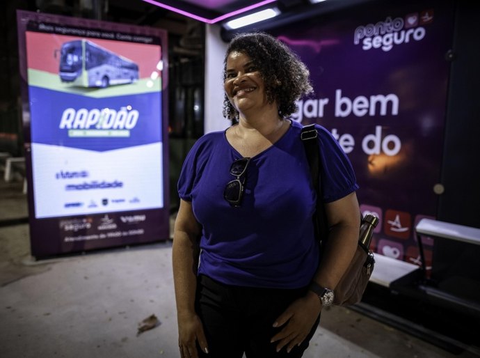 Prefeitura investe em tecnologia para tornar transporte público mais seguro para mulheres