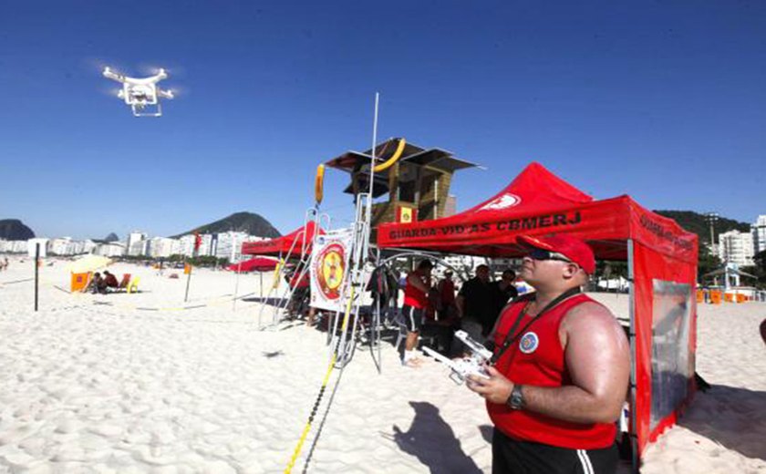 Bombeiros usam drone para prevenção e salvamento em praias do Rio