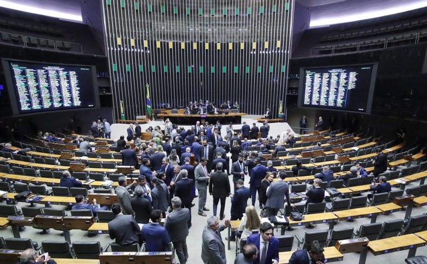 Deputados aprovam regime de urgência para cinco projetos de lei