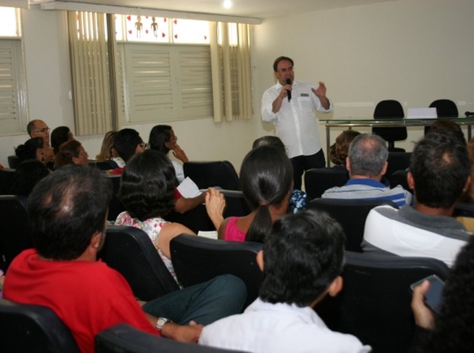 Luciano Barbosa inicia ciclo de encontros com comunidade escolar