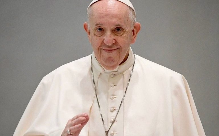 Papa Francisco é internado com infecção respiratória