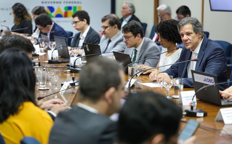 Haddad promete novas medidas de corte de gastos em 2025