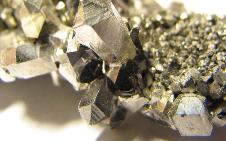 USP desenvolve bateria funcional de nióbio de 3 volts