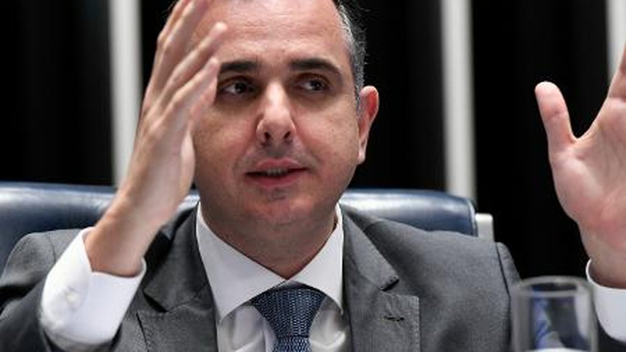 Pacheco critica Maduro e diz que Venezuela 'se afasta' da democracia