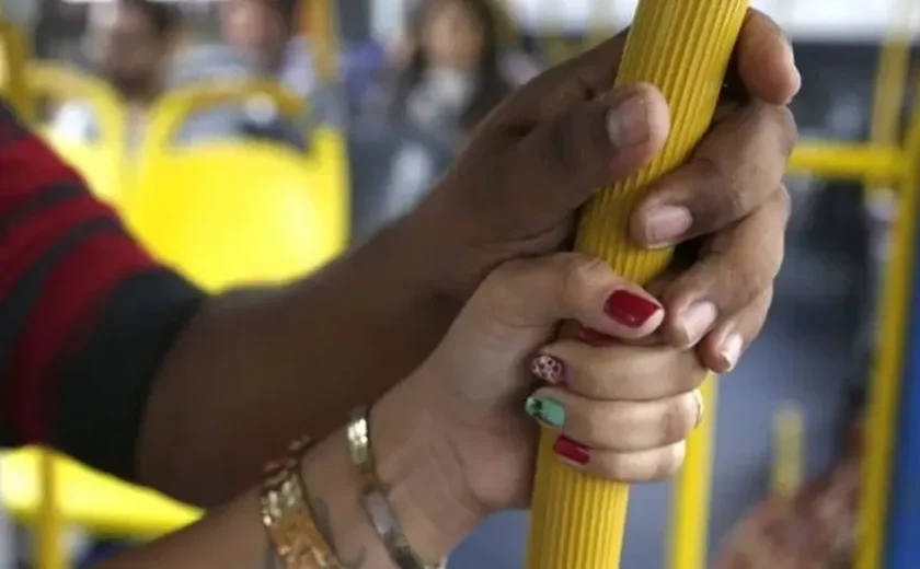 Mulher denuncia assédio em transporte complementar no Centro de Maceió