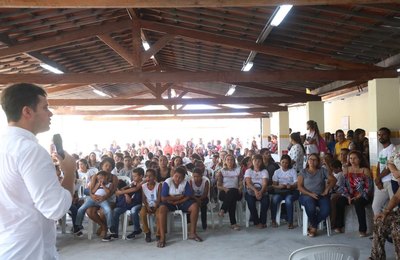 Prefeito Cacau entrega reforma da Escola Petronila de Gouvêa em um novo padrão de qualidade