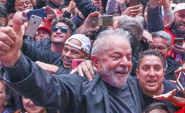 O ex-presidente Lula durante caminhada O ex-presidente Lula durante caminhada