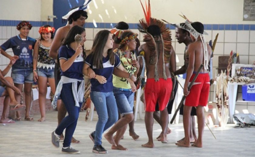 Estudantes da rede estadual conhecem cultura indígena