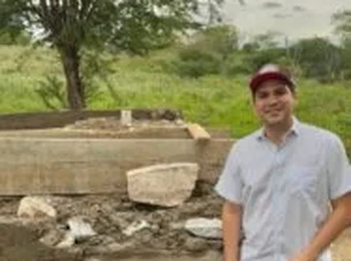 Prefeito Eduardo Bulhões acompanha obra da 15ª passagem molhada de sua gestão