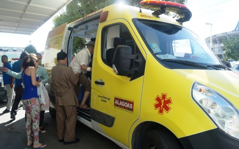 Novas ambulâncias qualificam transporte sanitário de pacientes do HGE