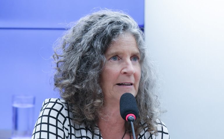 Especialistas apoiam projetos de lei e tratado global para barrar poluição causada por plástico