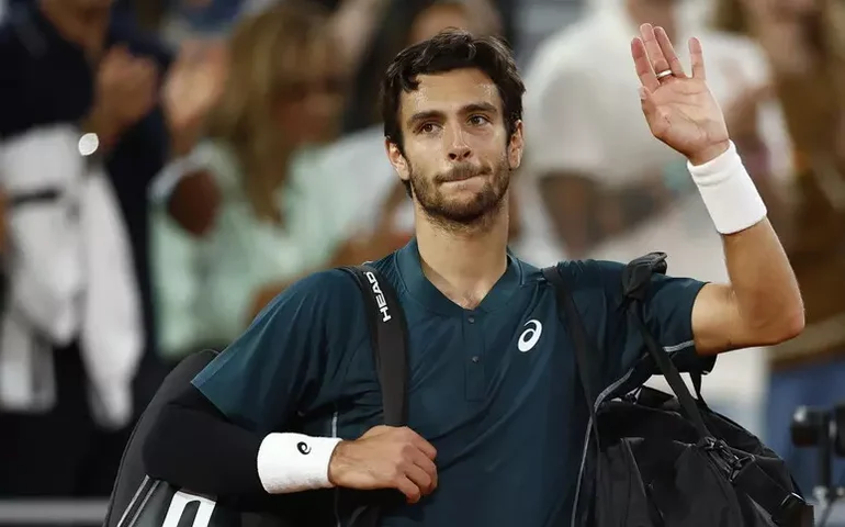 Musetti desiste, e Alcaraz vai à final de Roland Garros