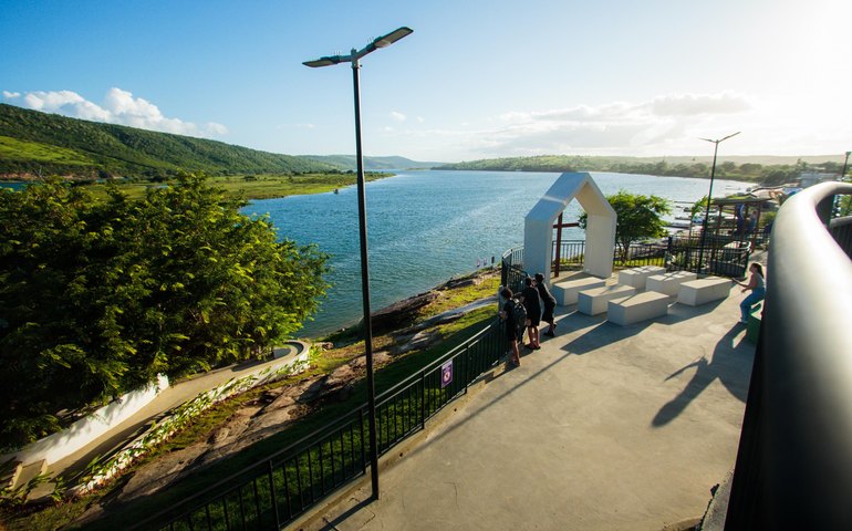 Governo do Estado entrega primeira etapa da orla ribeirinha de Traipu