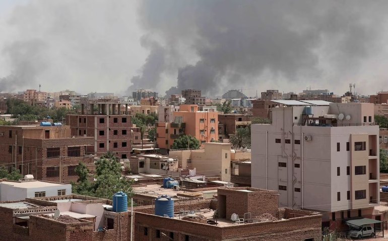 EUA e Europa correm para retirar cidadãos do Sudão, em meio à piora no conflito