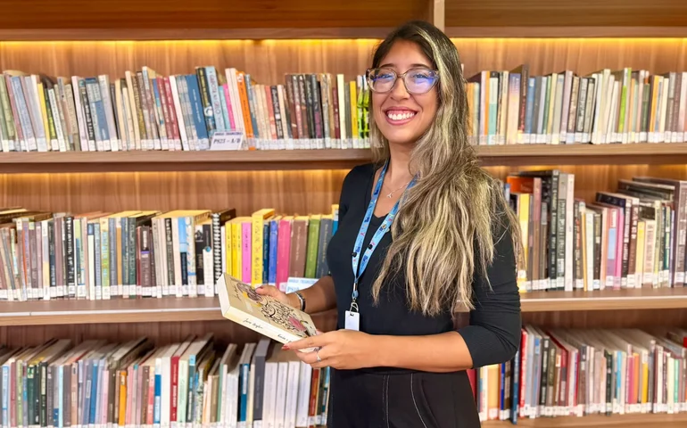 Bibliotecas escolares se reinventam para estimular a leitura entre jovens em tempos de hiperconectividade