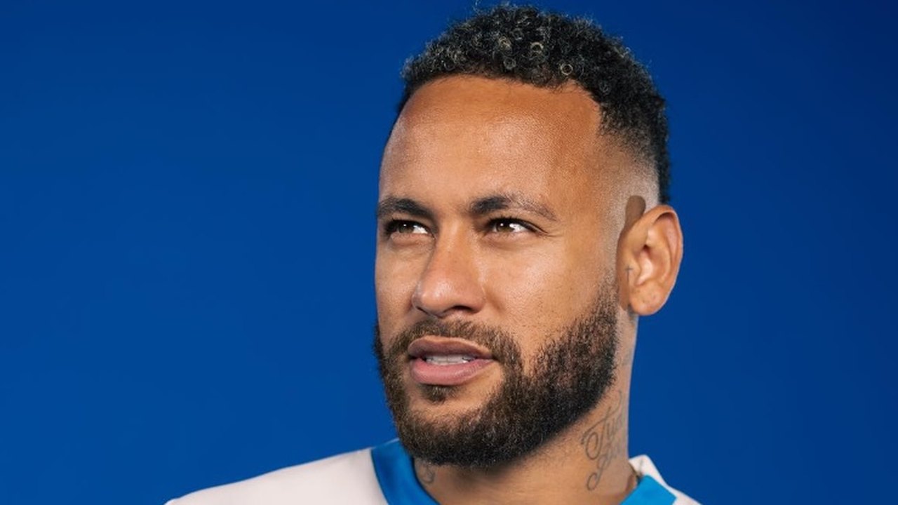 Neymar recebe alta do hospital após avaliação médica da cirurgia no joelho