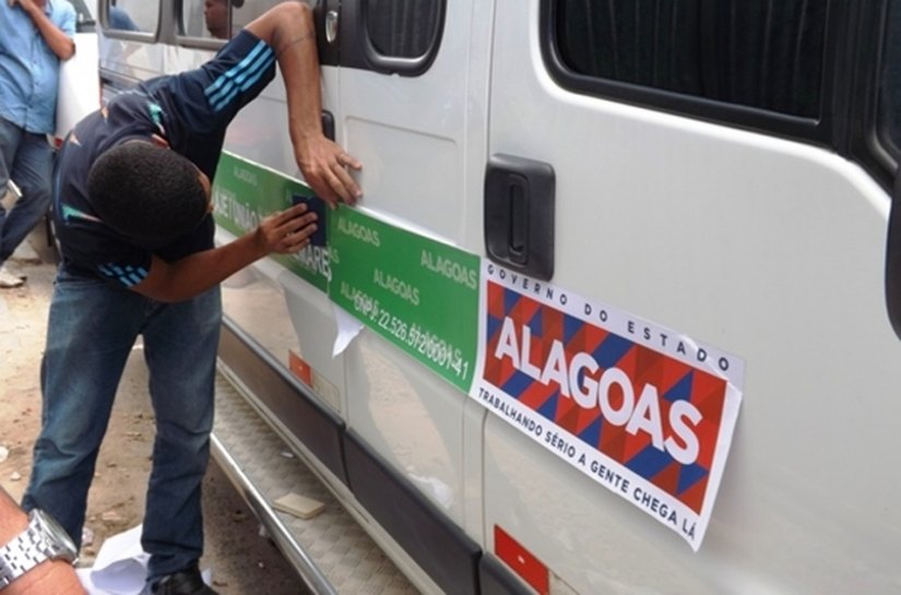 Transportadores têm até sexta para realizar nova adesivação