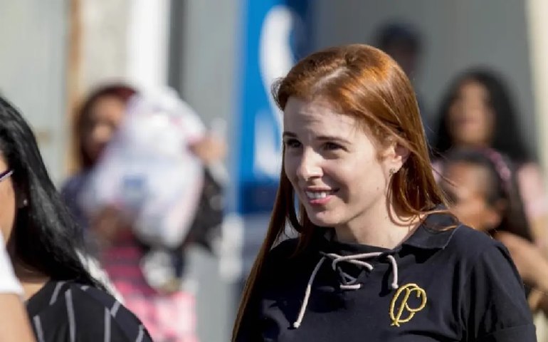 Suzane von Richthofen abre loja online