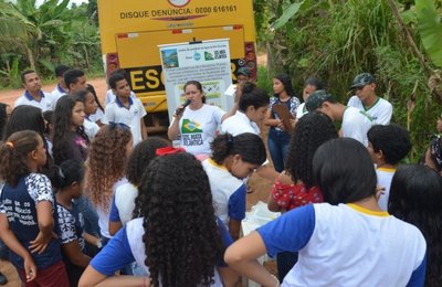 Alunos de escolas públicas de Coruripe acompanham a 4ª análise da qualidade da água do Rio Adriana