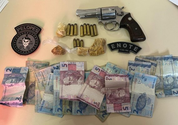 Polícia apreende arma e drogas em Matriz do Camaragibe e Penedo; foragido por homicídio é preso